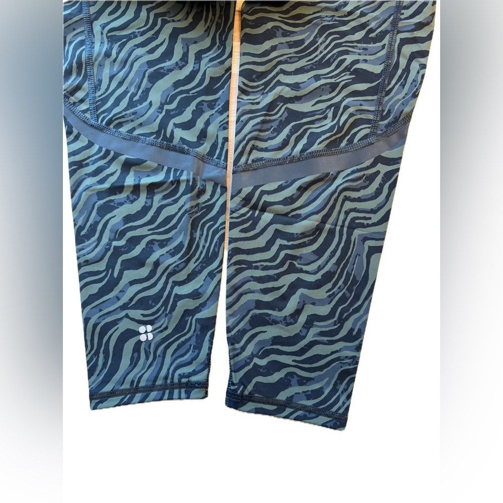 SWEATY BETTY Zero Gravity Leggings 7/8 Length 60cm/24" Large Green Black Zebra - Picture 6 of 11